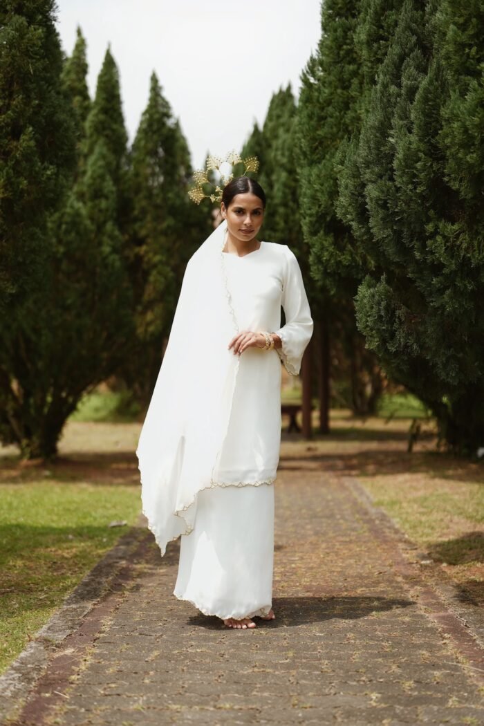 Minor Defect Tari in Off White - Image 1