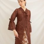 Kebaya Top In Lembayung (Brown)