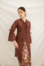 Kebaya Top In Lembayung (Brown)
