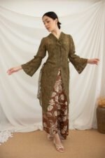 Kebaya Top In Lembayung (Moss Green) - Image 7