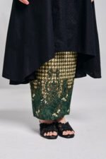 Askara In Black - Image 7