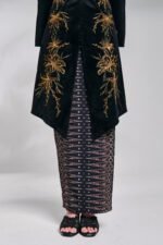 Bayang In Black - Image 6