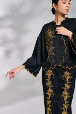 Cahaya In Black - Image 5