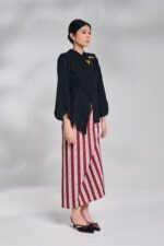 Nara In Black - Image 2