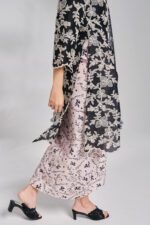 Sejuna In Black - Image 5