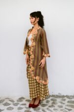 Kebaya Seri Iris (1 Set) (Preorder 3-4 weeks) - Image 4