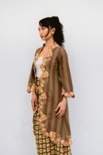 Kebaya Top In Seri Iris (Preorder 3-4 weeks) - Image 2