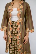 Kebaya Seri Iris (1 Set) (Preorder 3-4 weeks) - Image 8