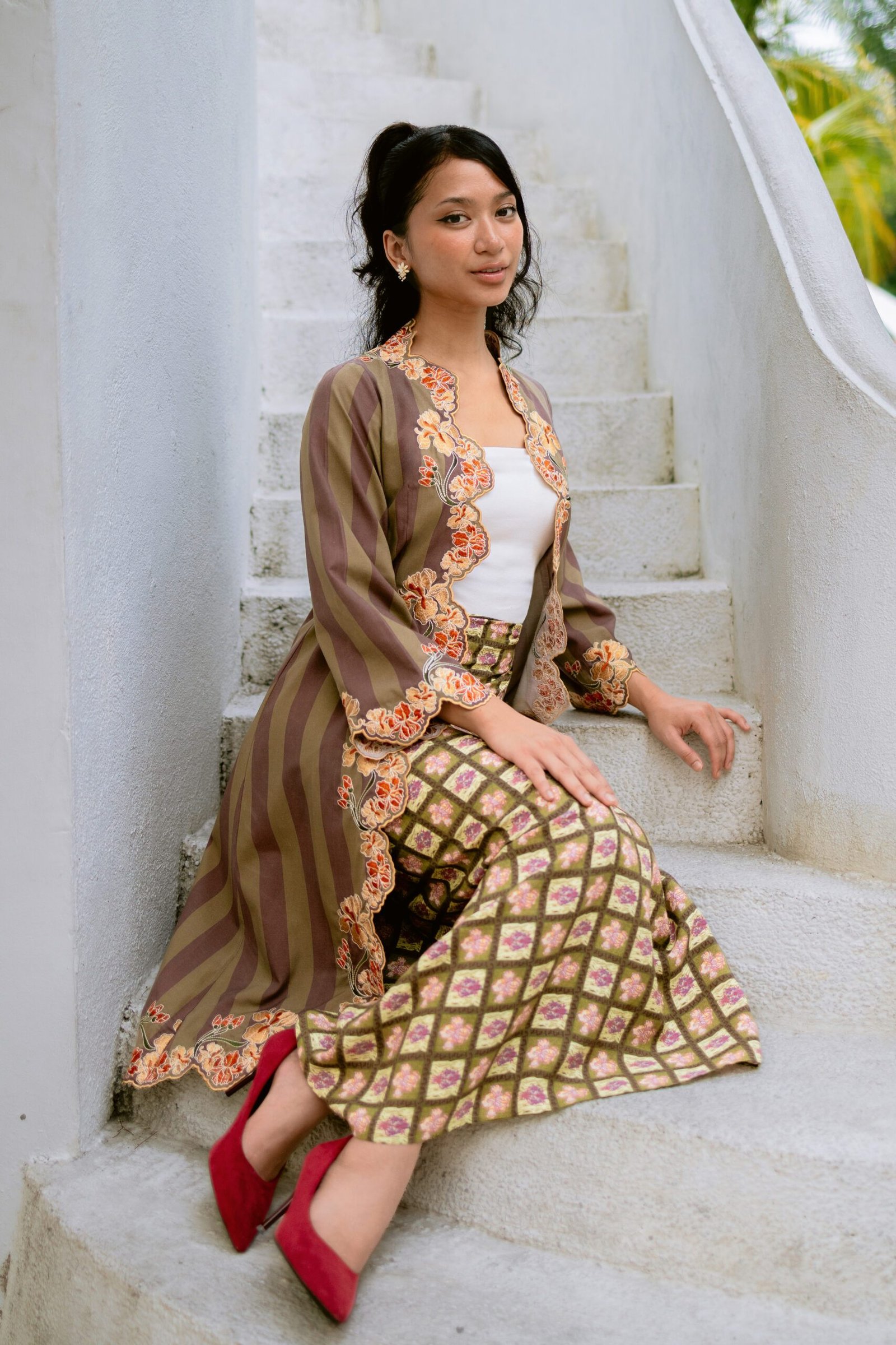 882A2423 Kebaya Seri Iris (1 Set) (Preorder 3-4 weeks) - Image 1