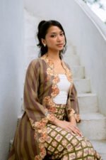 Kebaya Seri Iris (1 Set) (Preorder 3-4 weeks) - Image 10